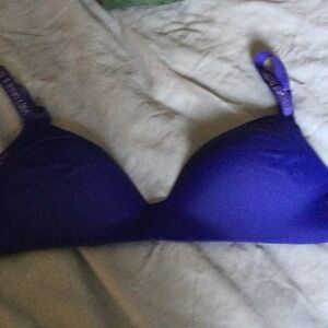 Victoria’s Secret wire free T shirt bra